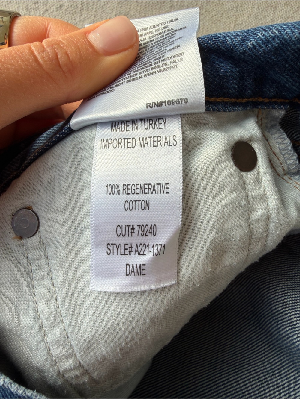 Agolde Dame Denim Shorts - 28 - Picture 7 of 7